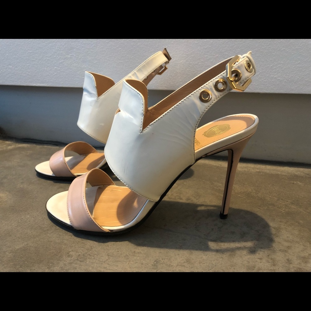 Victor and Rolf pump
